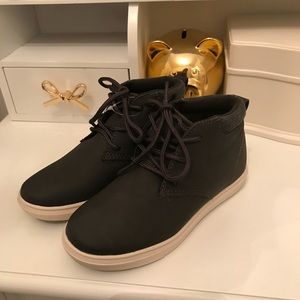 Boys shoes